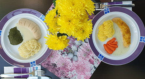 Wir kochen bedarfsgerecht für Senioren und Kranke, zum Beispiel pürierte und passierte Kost.